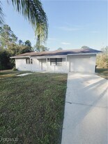 2111 Abbott Ave in Alva, FL - Building Photo