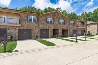 Stonewater Place Apartments in Jackson, TN - Building Photo - Building Photo