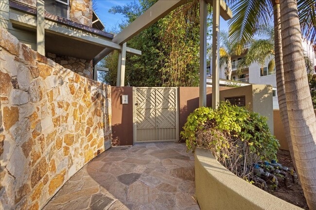 411 Orange Ave in Coronado, CA - Building Photo - Building Photo