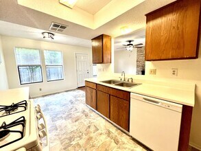 1002 Woodlief Trail in Round Rock, TX - Foto de edificio - Building Photo