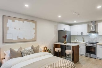 7800 Lundy's Ln in Niagara-On-The-Lake, ON - Building Photo - Building Photo