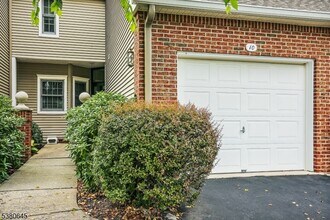 10 Conklin Ct in Roseland, NJ - Building Photo - Building Photo