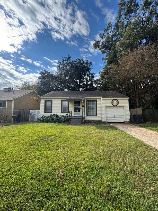 property at 2416 Northside Dr