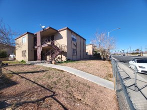 853 N Bruce St in Las Vegas, NV - Building Photo - Building Photo