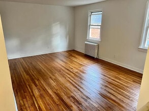 90 Marilyn Pl in Clifton, NJ - Building Photo - Building Photo