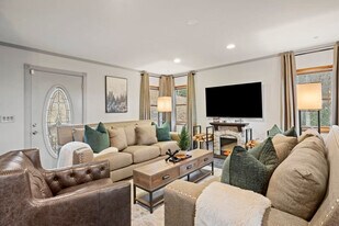 106 Bishop Cove Rd in Fairview, NC - Building Photo