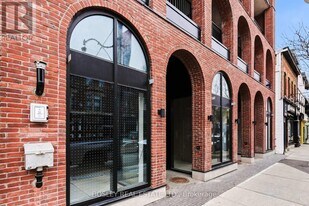 761 Queen St E in Toronto, ON - Building Photo