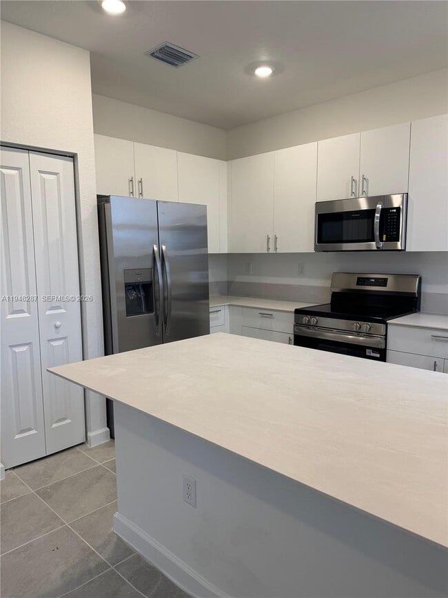 2724 SE 26th Ave in Homestead, FL - Building Photo - Building Photo