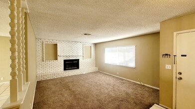 6208 Old Trail Rd in Las Vegas, NV - Foto de edificio - Building Photo