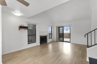 2018 W Rundberg Ln, Unit 611 in Austin, TX - Building Photo - Building Photo