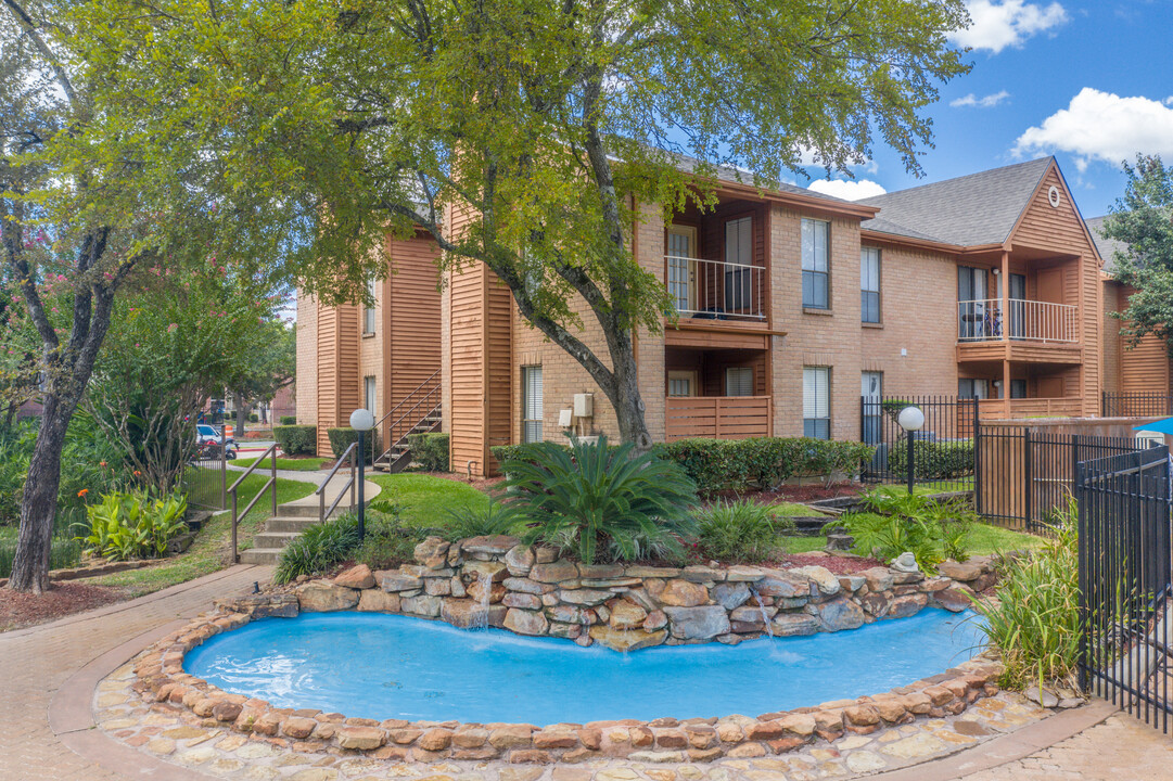 Forest Creek Apartments in Conroe, TX - Building Photo