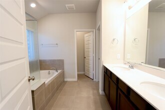 1210 Oak Barrel Run in Richmond, TX - Building Photo - Building Photo