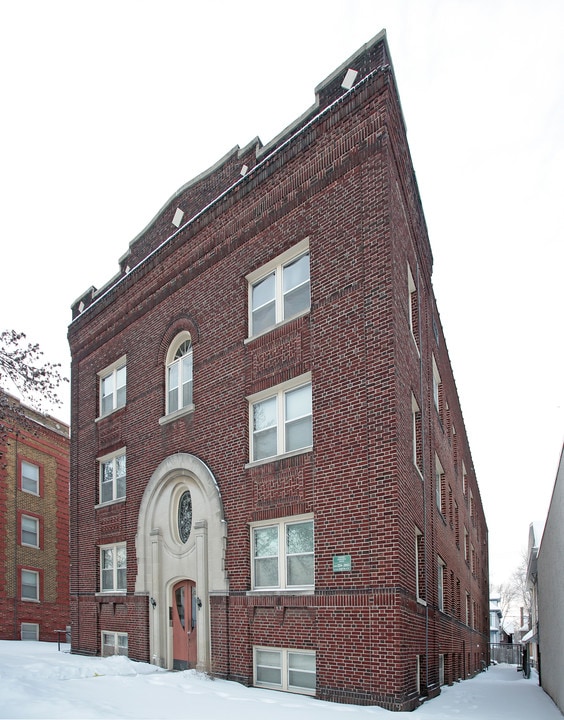 908 Grand Ave in St. Paul, MN - Foto de edificio