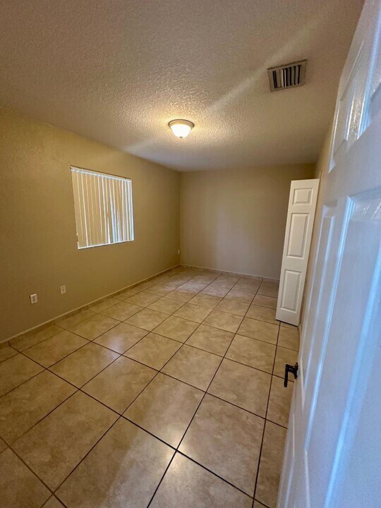 7103 NW 174th Terrace in Hialeah, FL - Building Photo