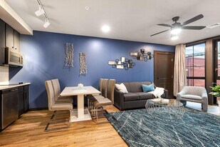 611 Commerce St in New Orleans, LA - Building Photo