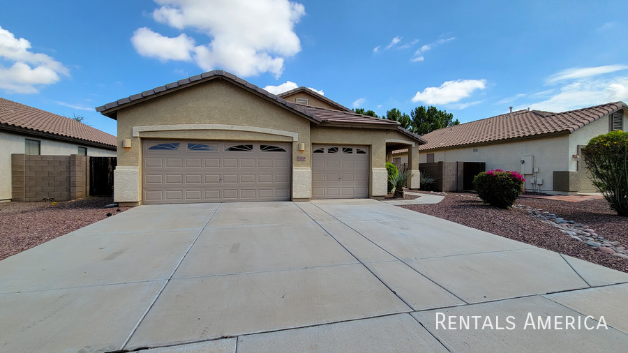 12512 W Glenrosa Dr in Litchfield Park, AZ - Building Photo