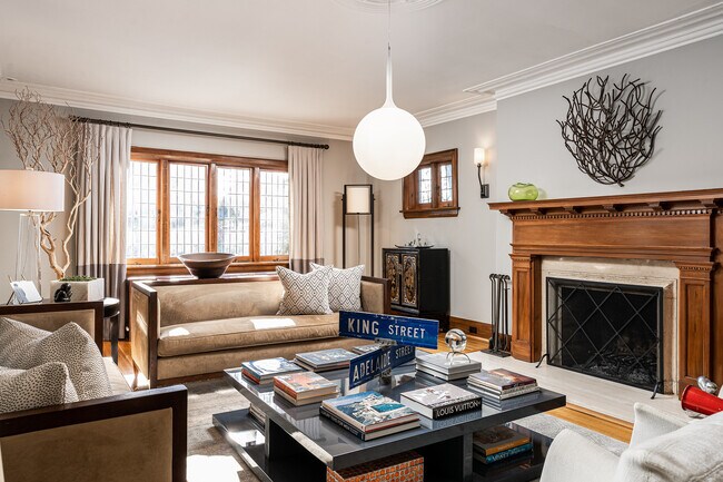 22 Edmund Ave in Toronto, ON - Building Photo - Building Photo