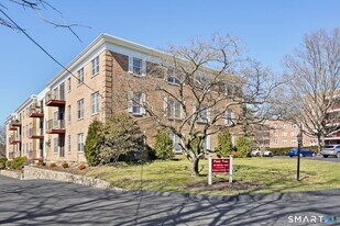 140 Field Point Rd in Greenwich, CT - Building Photo