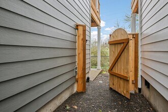 6637 NW Lolo Ter in Portland, OR - Building Photo - Building Photo