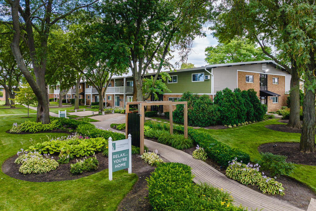 The Preserve at Woodfield in Rolling Meadows, IL - Building Photo