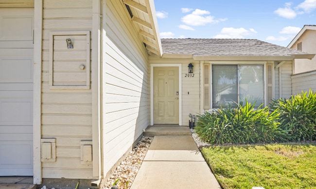 2032 Cadzand Ct in Modesto, CA - Foto de edificio - Building Photo