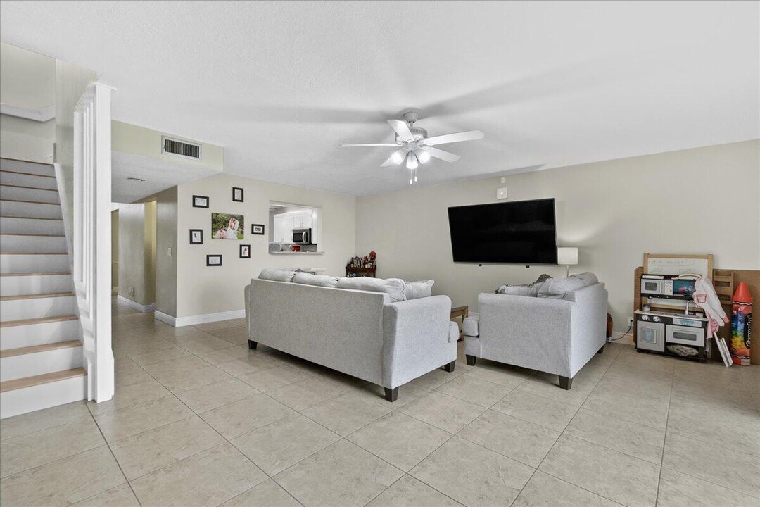 62 Maplecrest Cir in Jupiter, FL - Foto de edificio