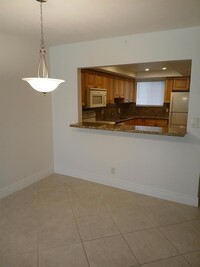 3186 Via Poinciana, Unit 112 in Greenacres, FL - Building Photo - Building Photo