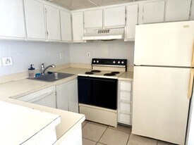 760 Executive Center Dr in West Palm Beach, FL - Building Photo