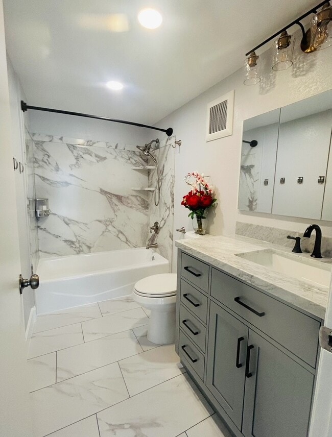 1631 E Cypress St, Unit D in Covina, CA - Building Photo - Building Photo