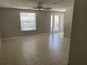 2131 Montclair Dr in Sarasota, FL - Building Photo - Building Photo