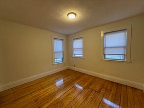 250 Beacon St, Unit 1 in Somerville, MA - Building Photo - Building Photo