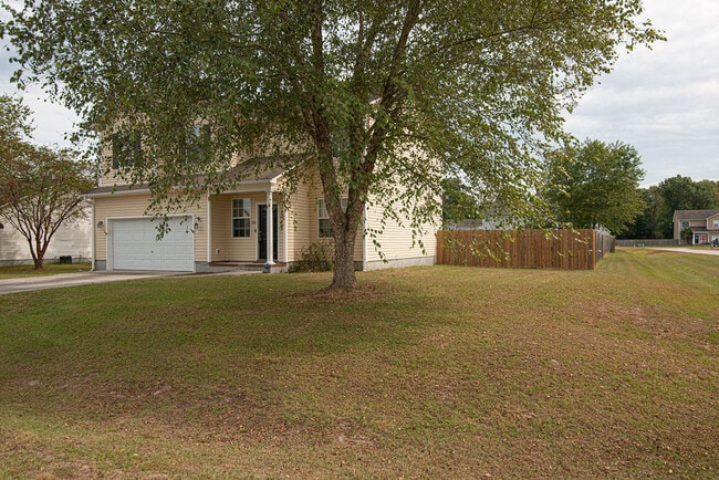 106 Briar Hollow Dr in Jacksonville, NC - Building Photo - Building Photo