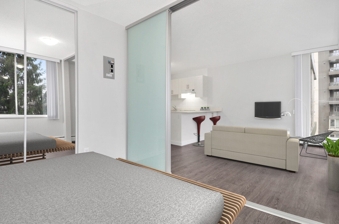 1465 W 12th Ave in Vancouver, BC - Building Photo