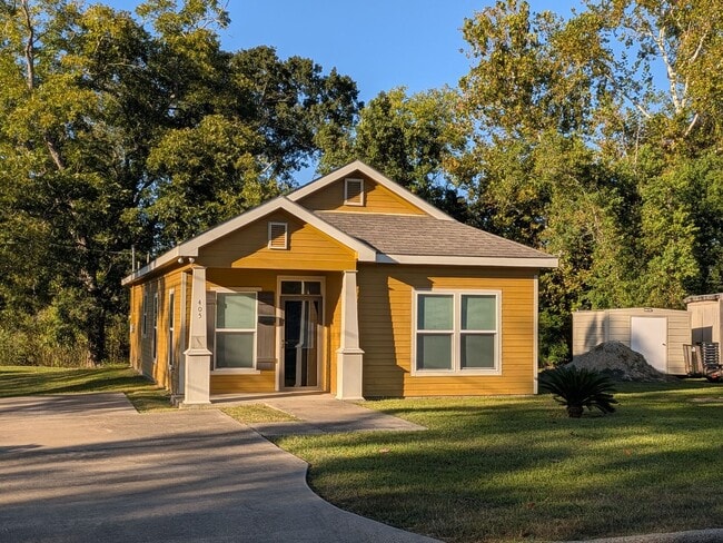 405 E Simmons Ave in Beaumont, TX - Building Photo - Building Photo