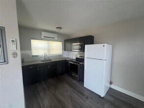 1896 Ocean Shore Blvd in Ormond Beach, FL - Building Photo - Building Photo