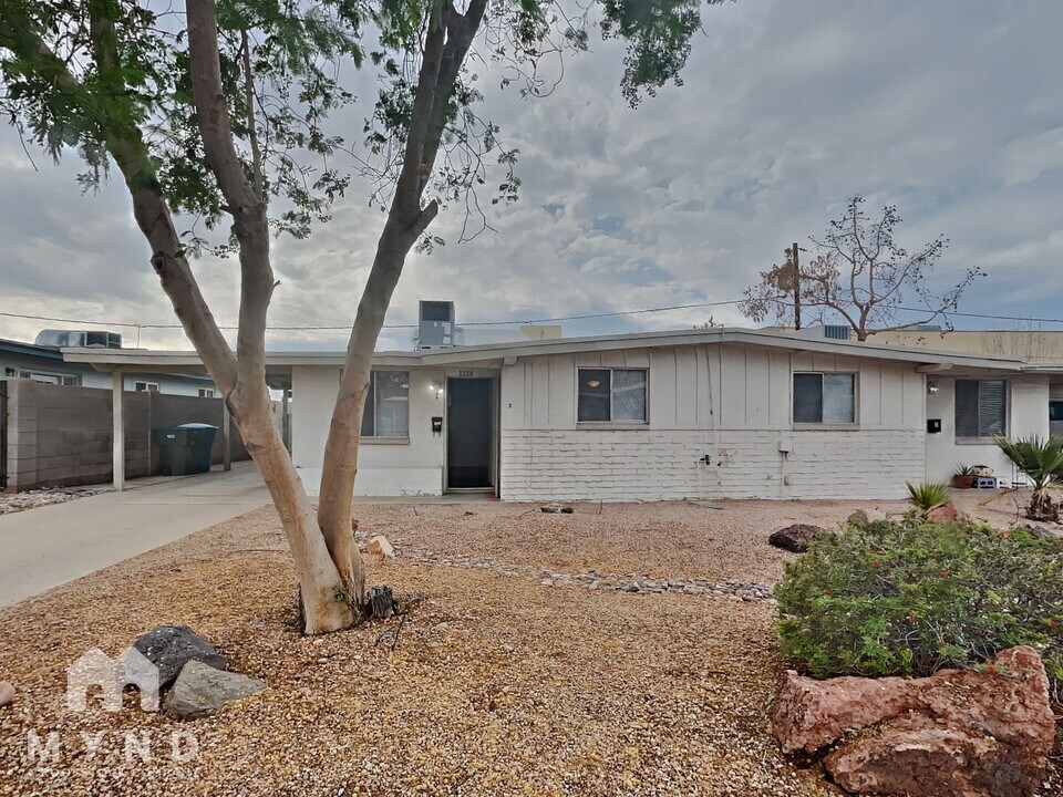 2320 N 51st Pl in Phoenix, AZ - Building Photo
