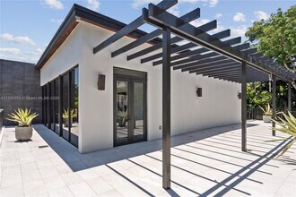 58 Bay Heights Dr in Miami, FL - Building Photo - Building Photo