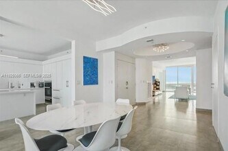 300 South Pointe Dr, Unit 3502 in Miami Beach, FL - Foto de edificio - Building Photo