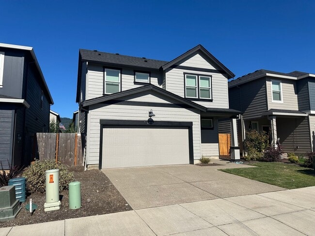 2910 Fenya St in Springfield, OR - Building Photo - Building Photo