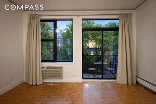 99 Kingsland Ave in Brooklyn, NY - Building Photo