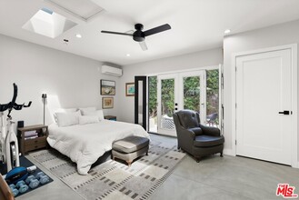 8100 Stewart Ave in Los Angeles, CA - Foto de edificio - Building Photo