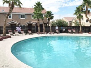 10062 Aspen Rose St in Las Vegas, NV - Building Photo - Building Photo