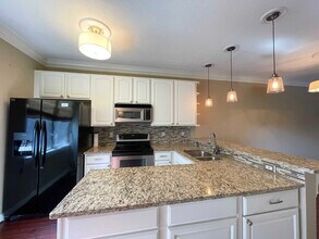 4541 Madison Ave in Kansas City, MO - Building Photo - Building Photo