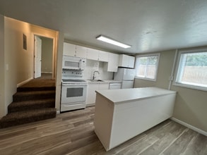 1362 E 3900 S in Millcreek, UT - Foto de edificio - Building Photo