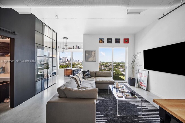 10 SW South River Dr in Miami, FL - Building Photo - Building Photo