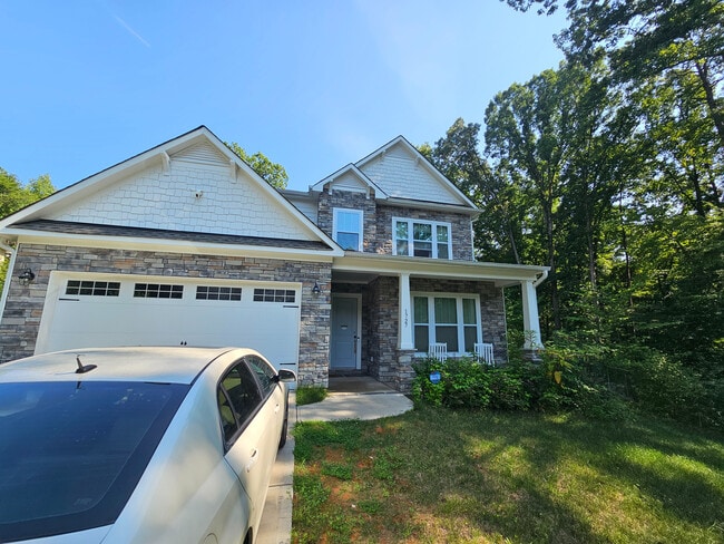 Room in House on Grace Ln in Charlotte, NC - Building Photo - Building Photo