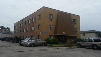 Summit 1 Apartments in Summit, IL - Building Photo