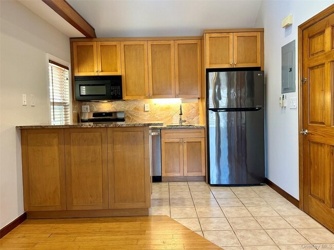 53-56-56 72nd Pl in Queens, NY - Building Photo - Building Photo