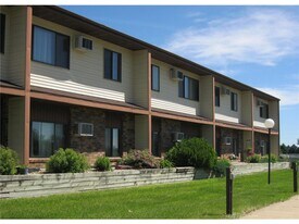 602 E Warren St in Luverne, MN - Building Photo