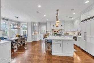 211 Lorraine Ave in Spring Lake, NJ - Foto de edificio - Building Photo
